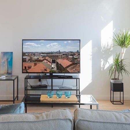 Design 2Bdr Apartment Near City Center Zagreb Bagian luar foto