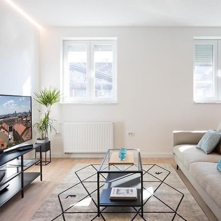 Design 2Bdr Apartment Near City Center Zagreb Bagian luar foto