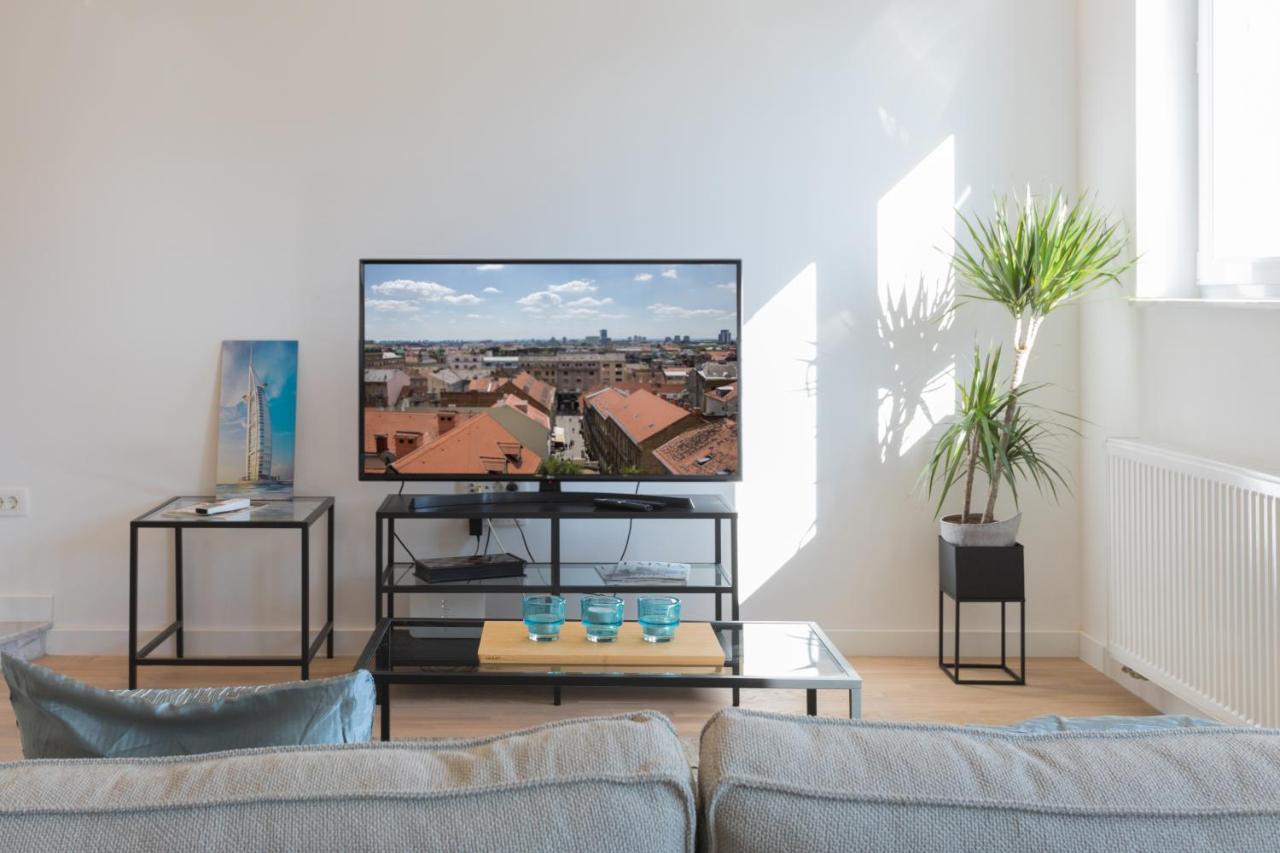 Design 2Bdr Apartment Near City Center Zagreb Bagian luar foto
